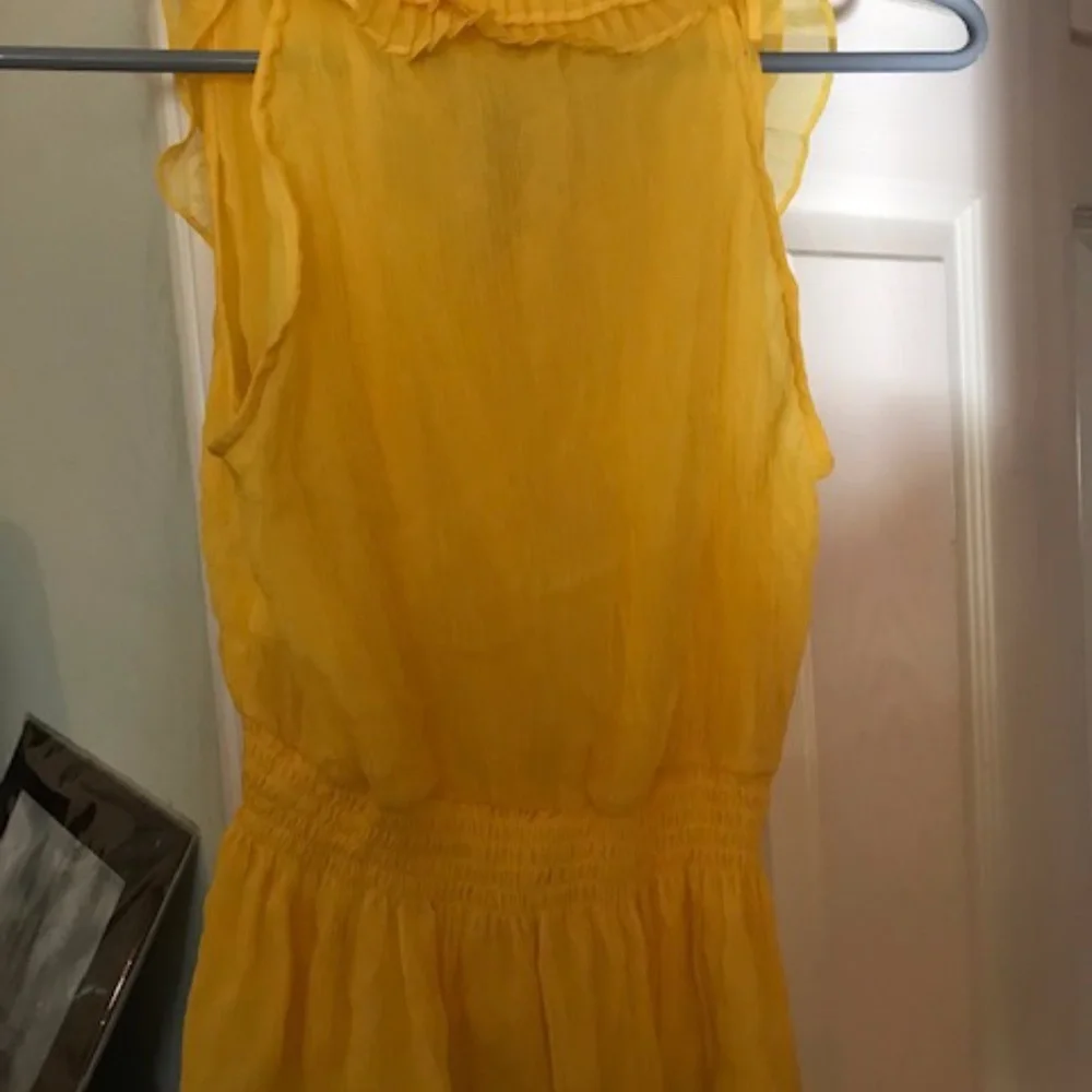 NWOT Yellow sleeveless ruffle blouse - Picture 3 of 6